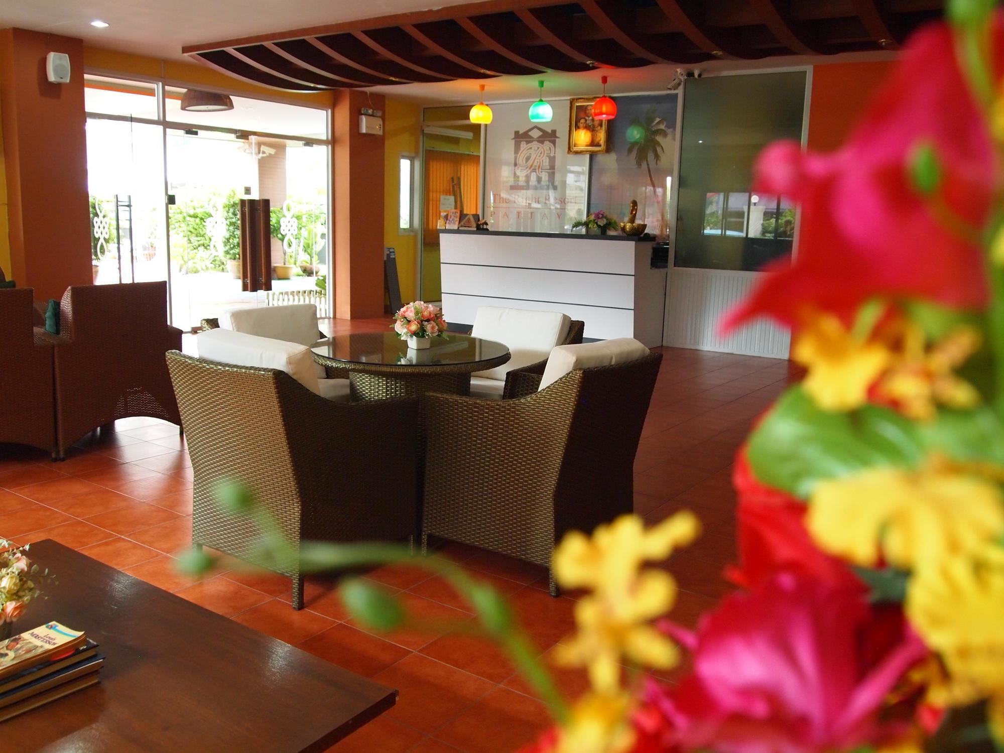 The Right Resort Pattaya Eksteriør bilde